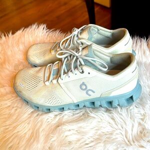 Women’s On Cloud size 8.5
